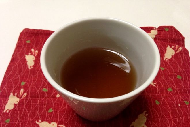 動脈硬化の改善に!玉ネギの薄皮煮汁(生姜入り)
