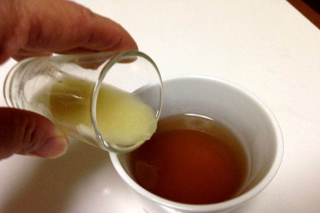 玉ネギの薄皮煮汁(生姜入り)